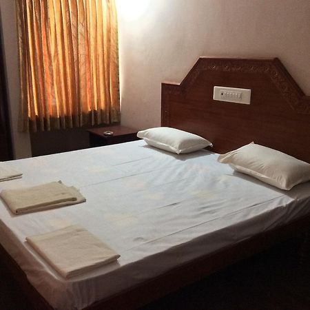 Sakthi Lodge Dharapuram Phòng bức ảnh